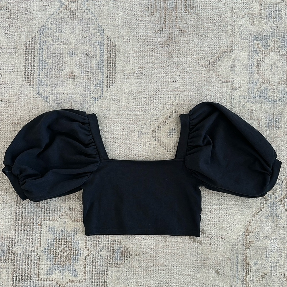 OAK + FORT Black Puff Sleeve Crop Top